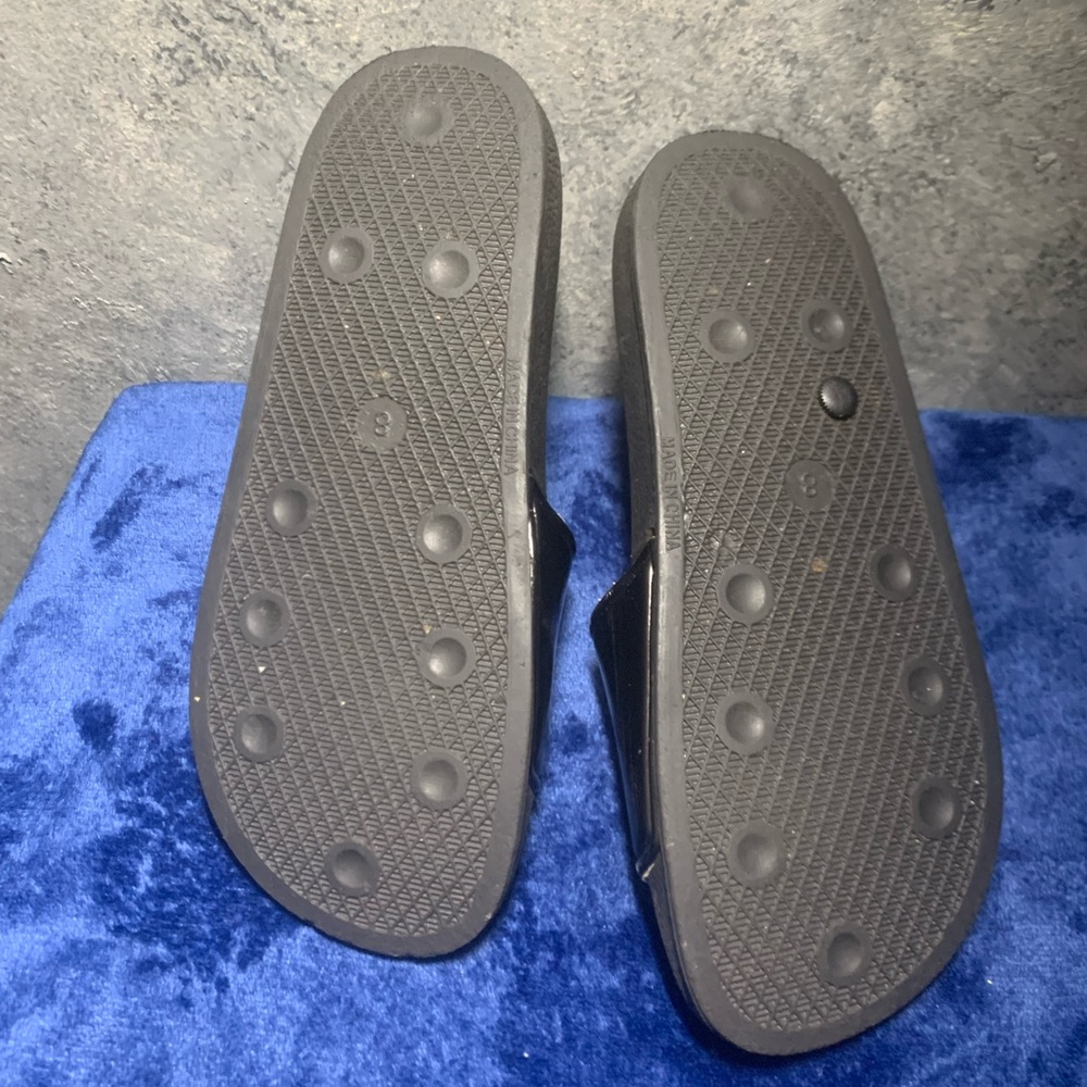 Cross Colors Slides - Picture 10 of 12